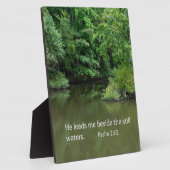 詩篇23:2彼は私を静かな水のそばに導く フォトプラーク (側面)