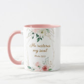 詩篇23:3彼は私の魂の聖書の聖句とバラを回復する マグカップ (左)