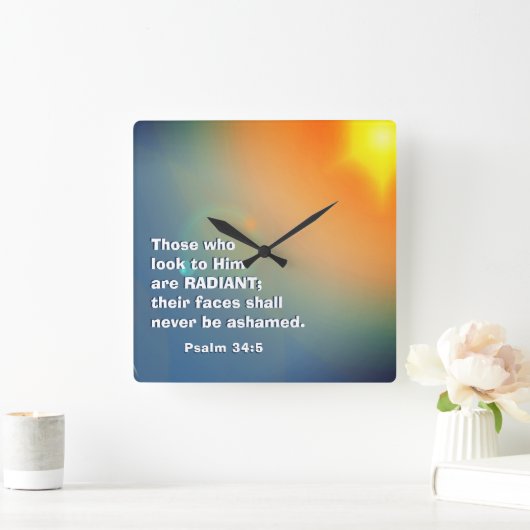 詩篇34:5彼を仰ぐ者は輝く聖書である スクエア壁時計 (ホーム)