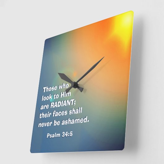 詩篇34:5彼を仰ぐ者は輝く聖書である スクエア壁時計 (傾斜)