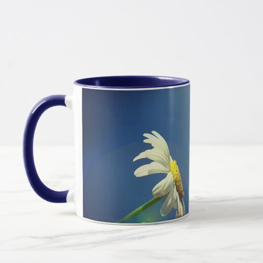 詩篇34:5彼を仰ぐ者は輝く聖書である マグカップ (左)