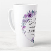 詩篇46:10まだ知っているバイブル紫のフローラ カフェラテマグ (左アングル)