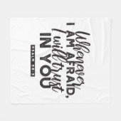 詩篇56:3聖書の聖句アート「わたしはあなたを信頼する」 フリースブランケット (正面(横))