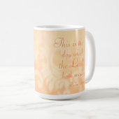 詩編118:24こちらはオレンジサンゴペイズリー コーヒーマグカップ (正面右)