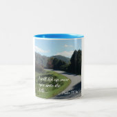詩編121私は丘に私の目を持ち上げる ツートーンマグカップ (中央)