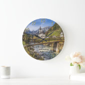 詩編23:1川のある山の近くの教会 ラージ壁時計 (ホーム)