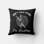 話しかけるな！私は編み物 クッション (裏面)