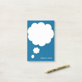 話の泡によって円形にされるパーソナライズで青いカスタム ポストイット (デスク上)