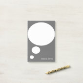 話の泡によって円形にされるパーソナライズな灰色のカスタム ポストイット (デスク上)