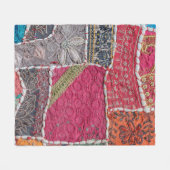 詳細の古いカラフルパッチワークカーペット、インド。クローズ フリースブランケット (正面(横))