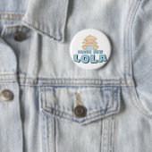 誇らしい新しいLola Tシャツ 缶バッジ (インサイチュ)