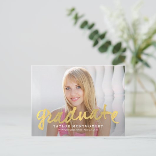 誇らしげにブラシ仕上げ卒業発表/招待状 インビテーションポストカード (スタンド正面)