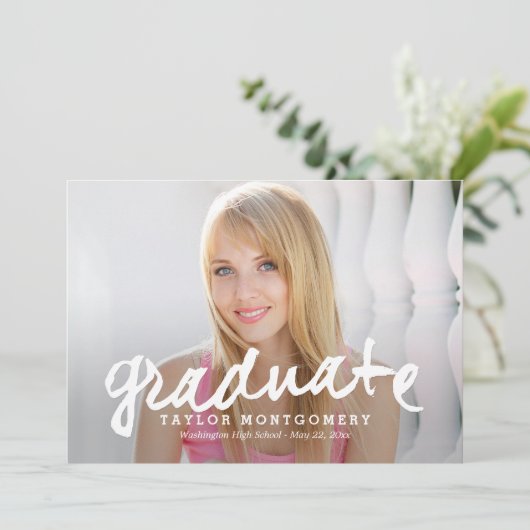 誇らしげにブラシ処理された卒業発表 – 白 招待状 (スタンド正面)