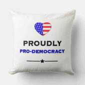 誇らしげに民主支持を表明する クッション (正面)