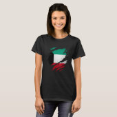 誇りあるクウェートのボロボロに破れたクウェート国旗 Tシャツ (正面フル)