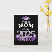 誇りある2025年卒業生の母 I エレガントパープルお祝い カード (黄色い花)