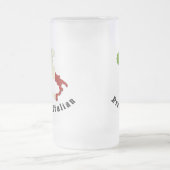 誇りを持ったなイタリア語によって曇らされるビールのジョッキ フロストグラスビールジョッキ (中央)