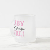 誇りを持ったな祖父の女の赤ちゃんのTシャツおよびギフト フロストグラスマグカップ (正面左)