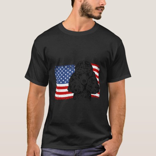 誇りを持ったミニチュアプードルアメリカ国旗の愛国犬 Tシャツ (正面)