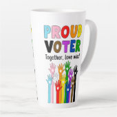 誇りを持った投票者 – 一緒に愛が勝つ！ カフェラテマグ (右アングル)