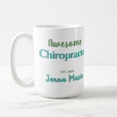 誇りを持った素晴らしカイロプラクターティール(緑がかった色)グリーンデザイン コーヒーマグカップ (左)