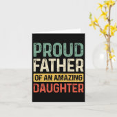 誇り高い父　素晴らしい娘　面白いパパ　父の日　パパ カード (黄色い花)