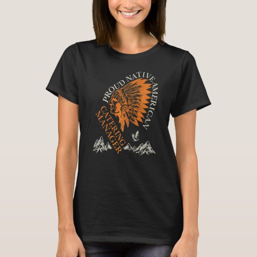 誇り高きネイティブアメリカンのケータリングマネージャーの仕事 Tシャツ (正面)