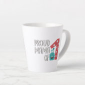 誇り高き我が子の母 カフェラテマグ (右アングル)