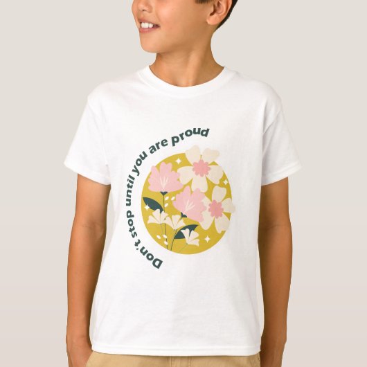 誇れるまで諦めるな モチベーションの引用 Tシャツ (正面)