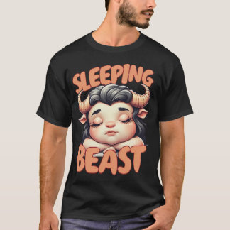誇張された特徴を持つ眠る女性のミノタウロス Tシャツ