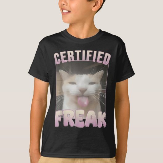 認定フリーク猫ミーム攻撃ミームおもしろい猫 Tシャツ (正面)