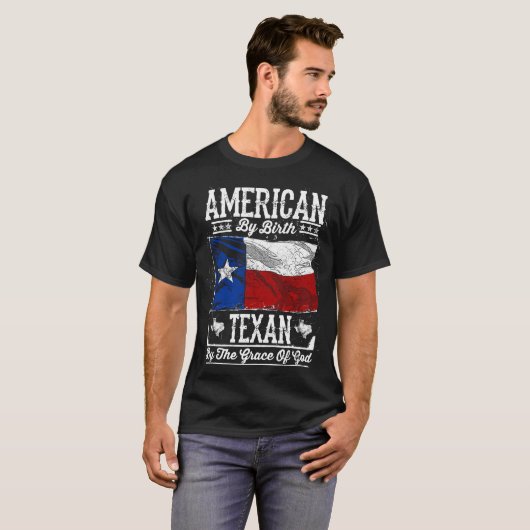 誕生によるアメリカ人。 神のお陰でテキサス人 Tシャツ (正面フル)