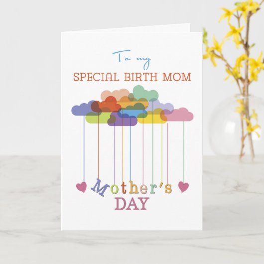 誕生のお母さんは、かわいい母の日の虹ハートを曇らせます カード (黄色い花)