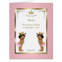 誕生の女の子の発表カード、写真、記念品を結び付けます