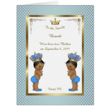 誕生の男の子の発表カード、写真、記念品を結び付けます