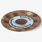 誕生会の青を作る極度の甘味を加えたチョコレート ペーパープレート (アングル)