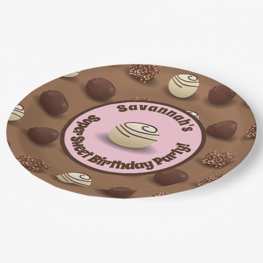 誕生会を作る極度の甘味を加えたチョコレート ペーパープレート (アングル)