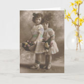 誕生日あいさつ、愛らしいヴィンテージの少女 カード (黄色い花)