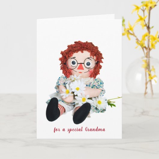 誕生日おばあちゃんの古いぼろぼろ人形 カード (黄色い花)