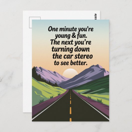 誕生日おもしろいが年を取って車を降りる ポストカード (正面/裏面)