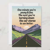 誕生日おもしろいが年を取って車を降りる 招待状 (正面)