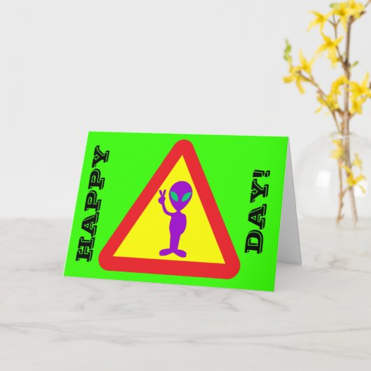 誕生日おもしろいエイリアンハッピーオーバーザヒルズ カード (黄色い花)