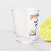 誕生日おもしろいカラフル紙吹雪の名前の追加 ショットグラス (左)