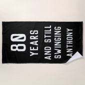 誕生日おもしろいゴルファー80thハッピーパパパー ビーチタオル (正面)