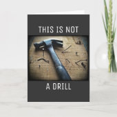 誕生日おもしろいパパジョークpun "これはドリルではない" カード (正面)