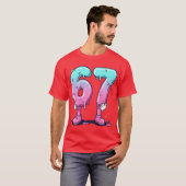誕生日お祝いに最適な67のキャラクター数字ポスター Tシャツ (正面フル)