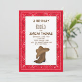 誕生日かわいいレッドバンダナカウボーイハットとブーツ 招待状 (スタンド正面)
