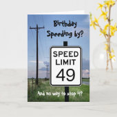 誕生日がスピード違反? ユーモラスなシニアの誕生日 カード (黄色い花)