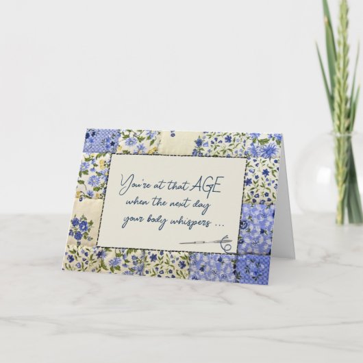 誕生日が古いユーモアのキルトと針を取得する カード (正面)