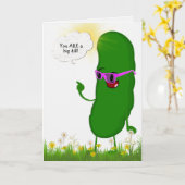 誕生日にピンクグラスを付けたディルピクルス カード (黄色い花)